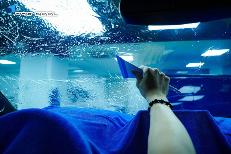 Phim cách nhiệt Pro Cool - Đỉnh cao phản xạ nhiệt, sắc xanh titan 8 Kinh nghiệm dán phim cách nhiệt cho xe ô tô