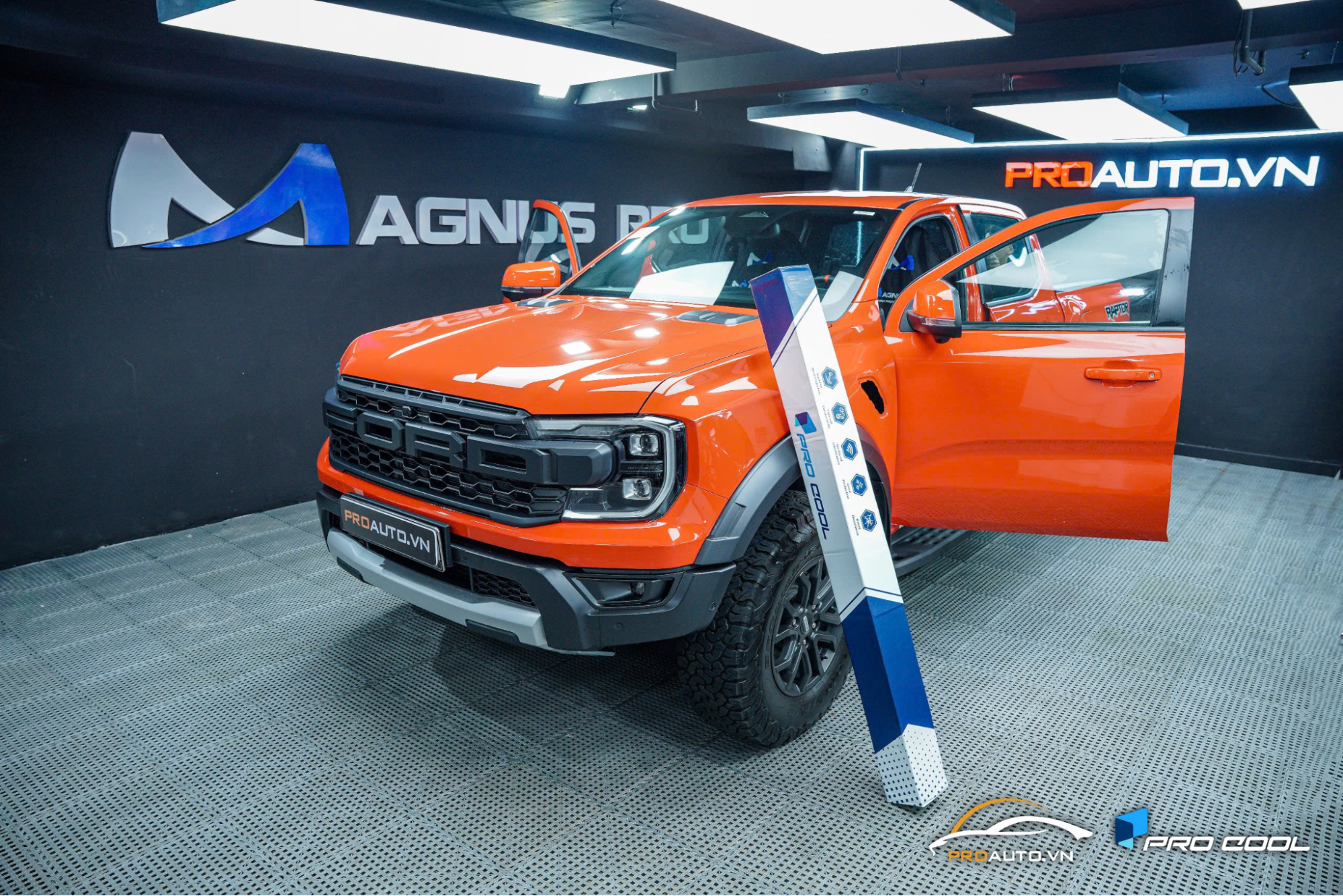 Thi công dán phim cách nhiệt Pro Cool cho xe Ford Raptor
