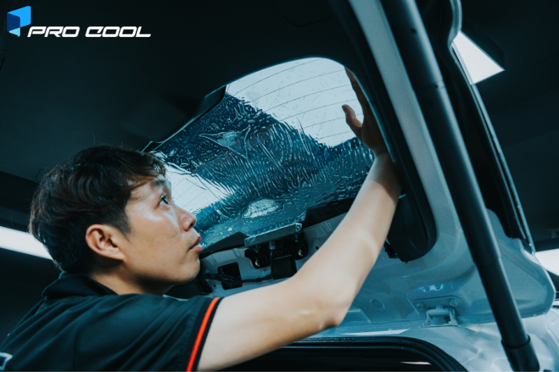 Dán phim cách nhiệt Pro Cool cho kính lưng