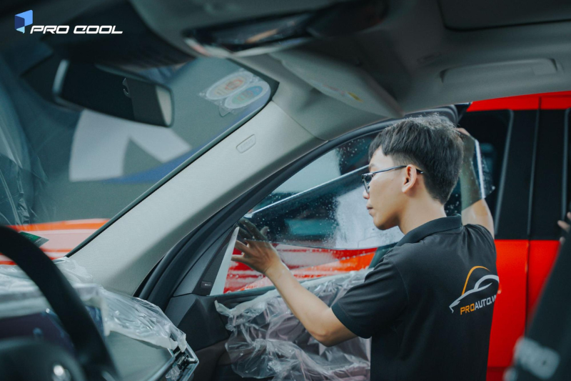 Dán phim cách nhiệt Pro Cool cho kính tài phụ