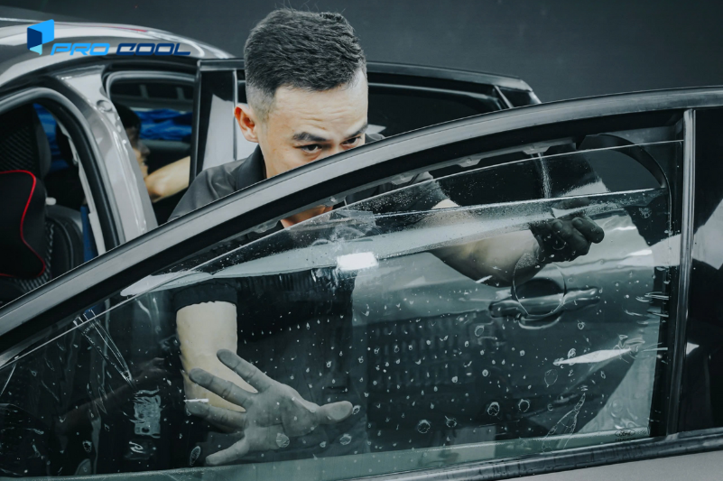 Kỹ thuật viên thi công phim cách nhiệt Pro Cool cần có kinh nghiệm