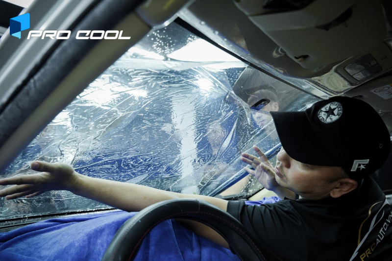  Dán phim cách nhiệt Pro Cool cho kính lái