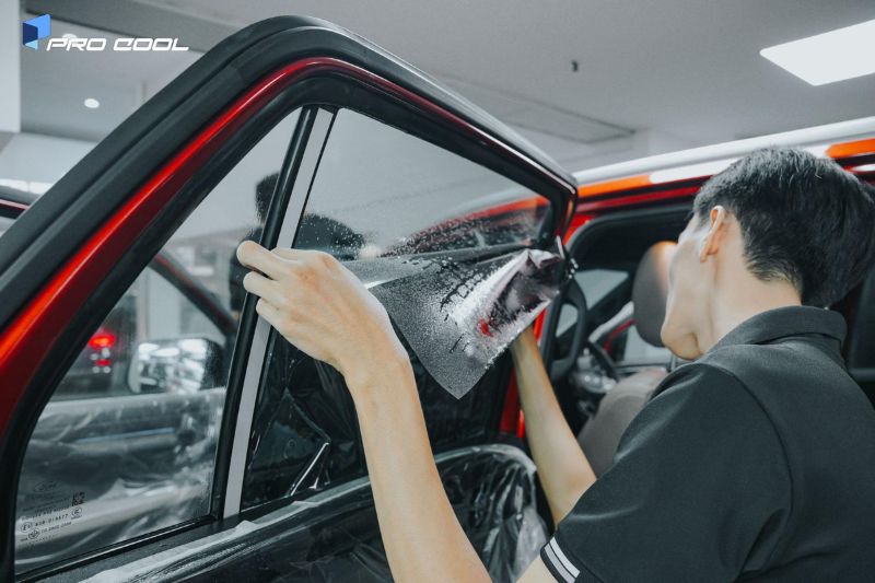  Dán phim cách nhiệt Pro Cool cho kính sườn sau