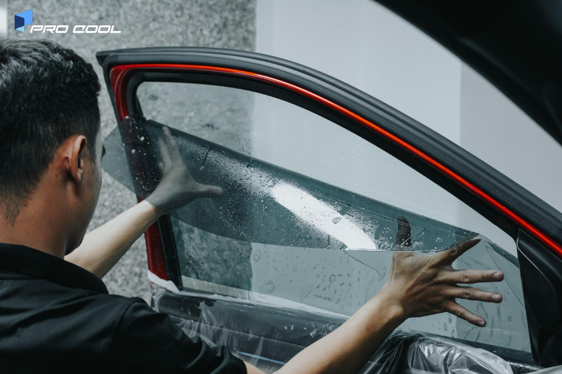 Dán phim cách nhiệt Pro Cool cho kính tài phụ