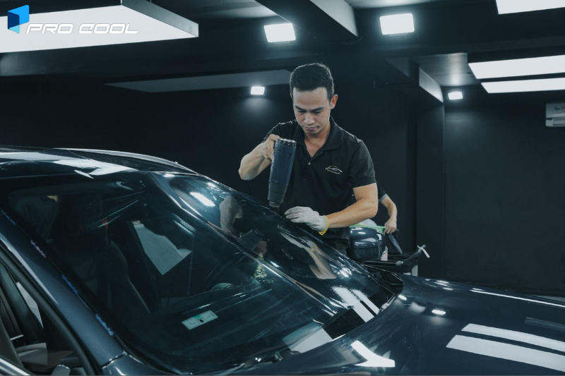 Dán phim cách nhiệt Pro Cool cho kính lái