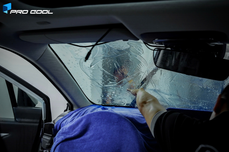 Dán phim cách nhiệt Pro Cool cho kính lái