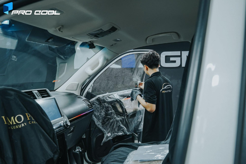Quy trình dán phim cách nhiệt Pro Cool tại Tây Ninh được thi công cẩn thận