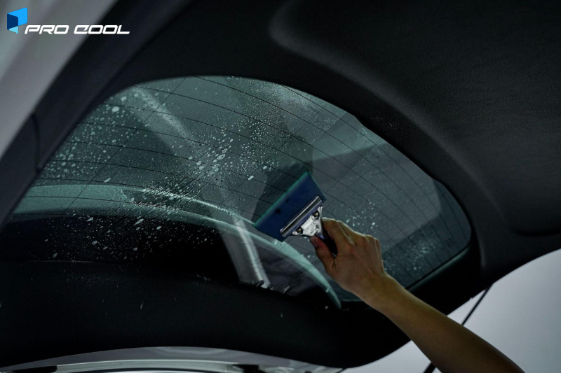 Dán phim cách nhiệt Pro Cool cho kính lưng
