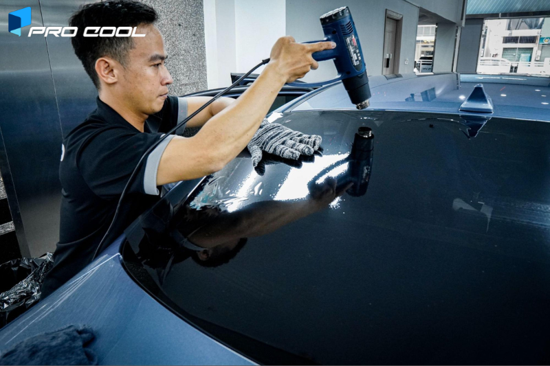 Dán phim cách nhiệt Pro Cool cho kính lưng