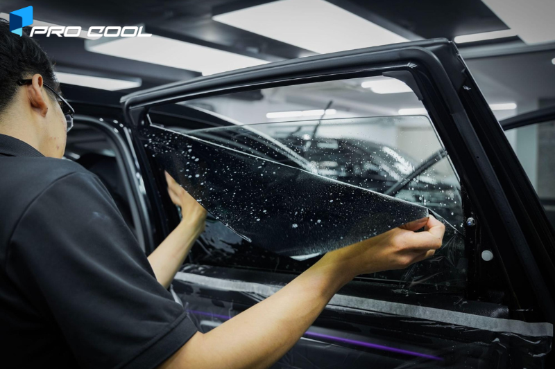 Dán phim cách nhiệt Pro Cool cho kính sườn sau