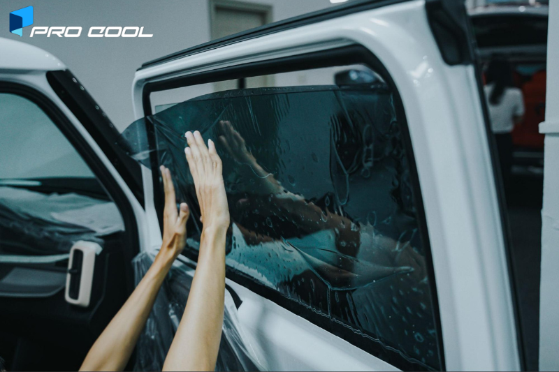 Dán phim cách nhiệt Pro Cool cho kính tài phụ
