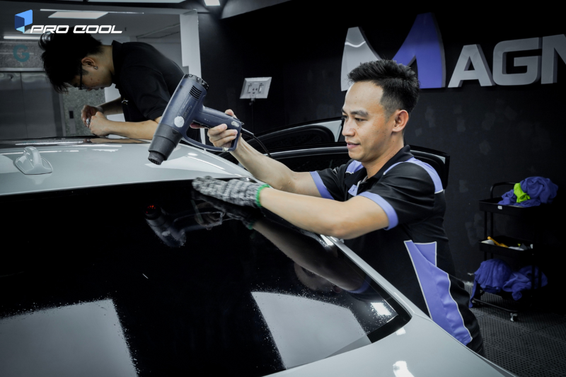 Thi công dán phim cách nhiệt Pro Cool giúp chống nóng hiệu quả