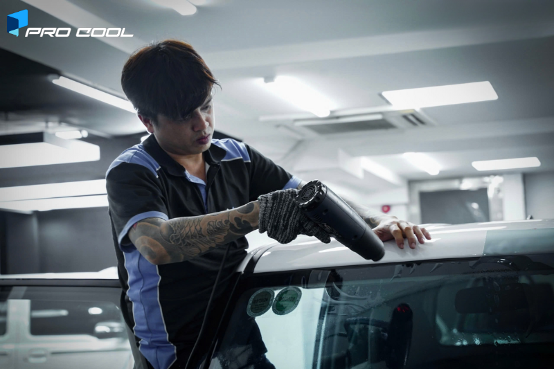 Dán phim cách nhiệt Pro Cool cho kính lái ô tô
