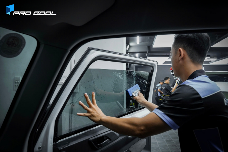 Dán phim cách nhiệt Pro Cool tại Tiền Giang vị trí kính sườn sau