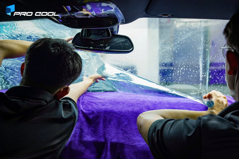 Dán phim cách nhiệt Pro Cool tại Trà Vinh vị trí kính lái ô tô