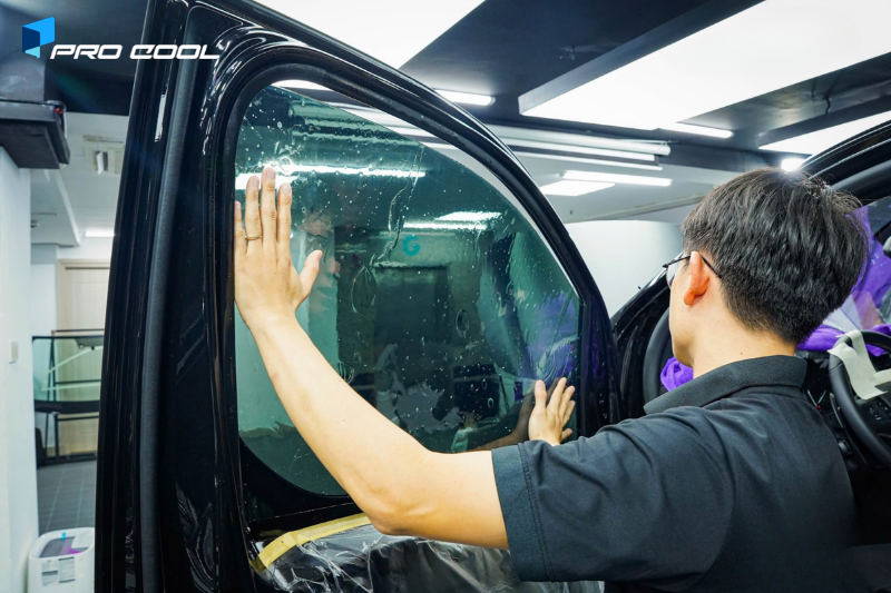 Dán phim cách nhiệt Pro Cool tại Trà Vinh vị trí kính tài phụ