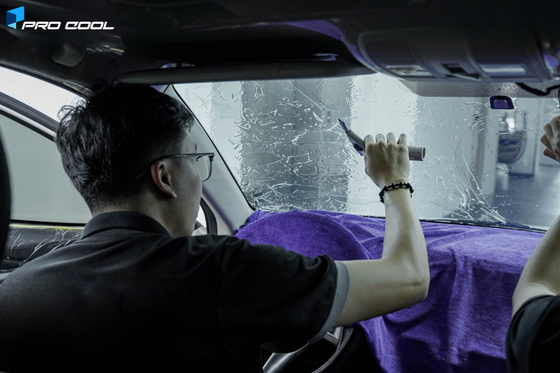 Bảng giá dán phim cách nhiệt Procool tại Long An mới nhất 6 Kính lái dán phim cách nhiệt Pro Cool tại Long An