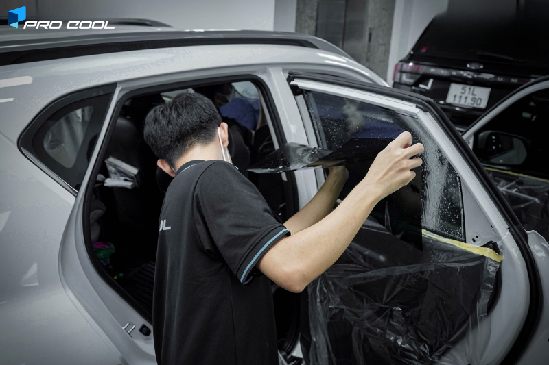 Bảng giá dán phim cách nhiệt Procool tại Long An mới nhất 8 Kính sườn sau dán phim cách nhiệt Pro Cool tại Long An