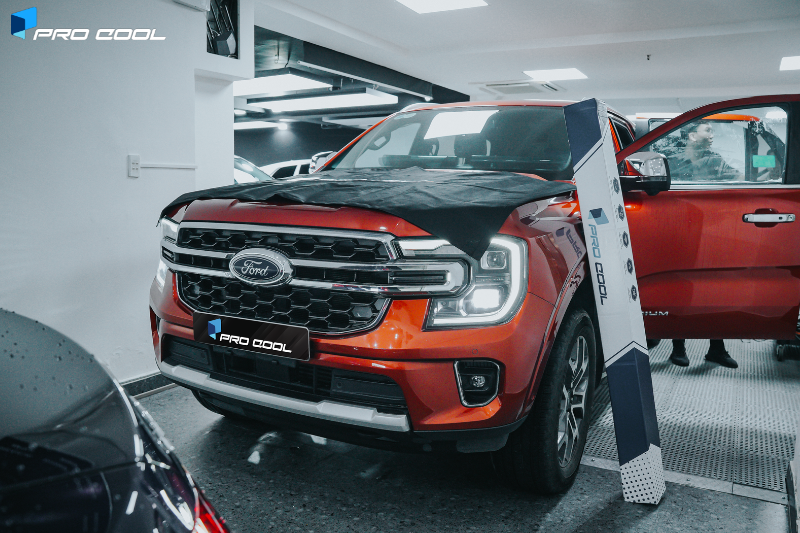 Xe Ford Everest dán phim cách nhiệt Pro Cool tại Long An